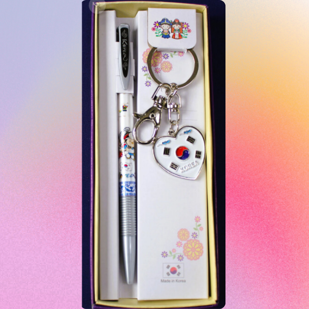 Korean traditional pen and keychain set